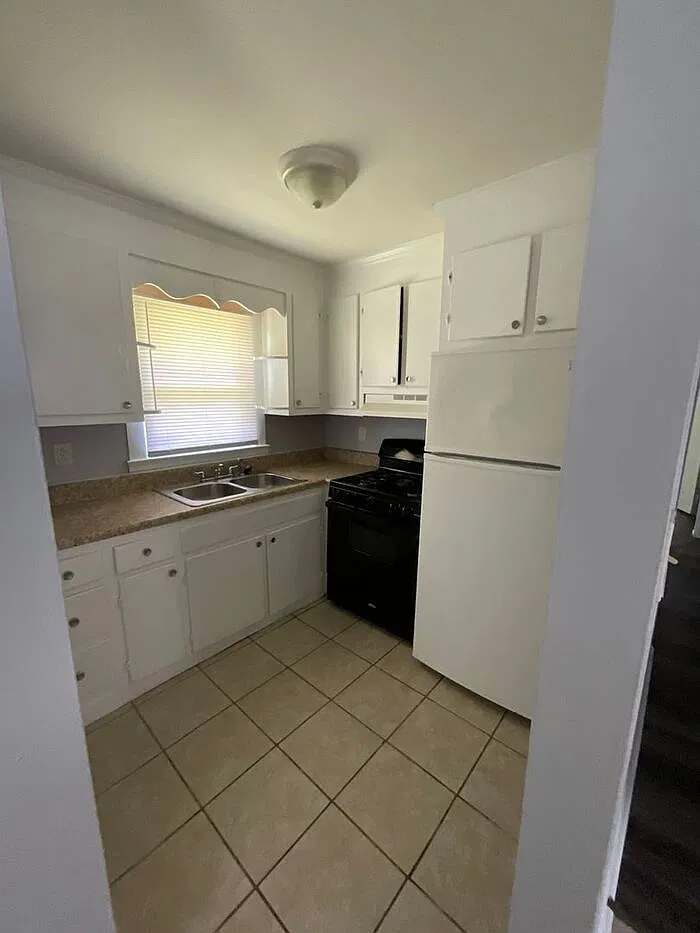 3 bed, 1.0 bath, 1100 sqft, $1,350 — Photo 4