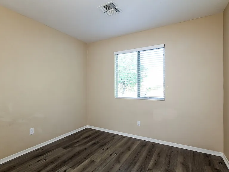 17423 W Watson Ln — Photo 13