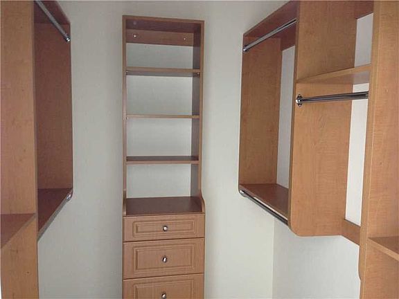 5th image of 601 NE 36th St APT 02103
