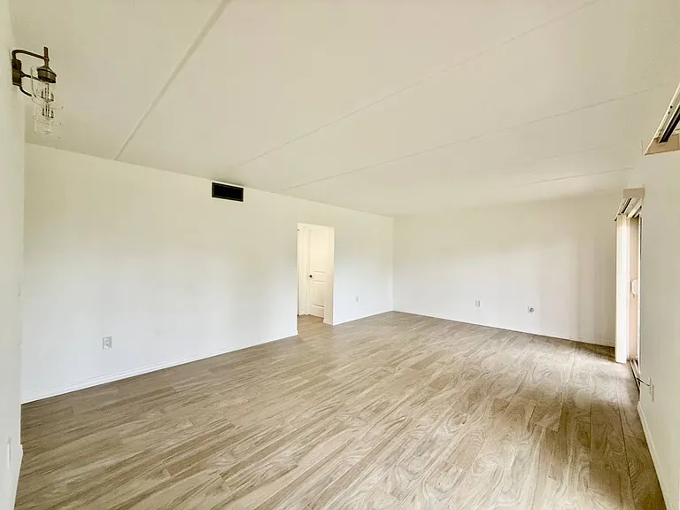 8801 Bay Pointe Dr #102 — Photo 5