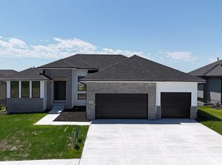 5444 N 212th St, Elkhorn, NE 68022