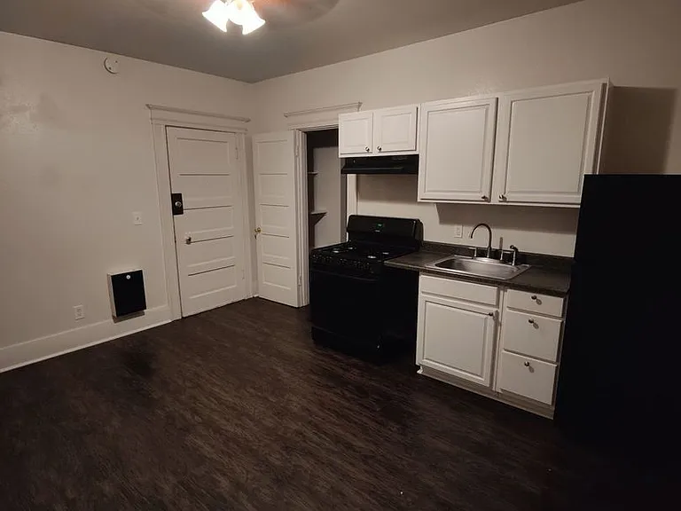Mercury Apartments Modern Living in a Classic Seattle Building — Photo 11