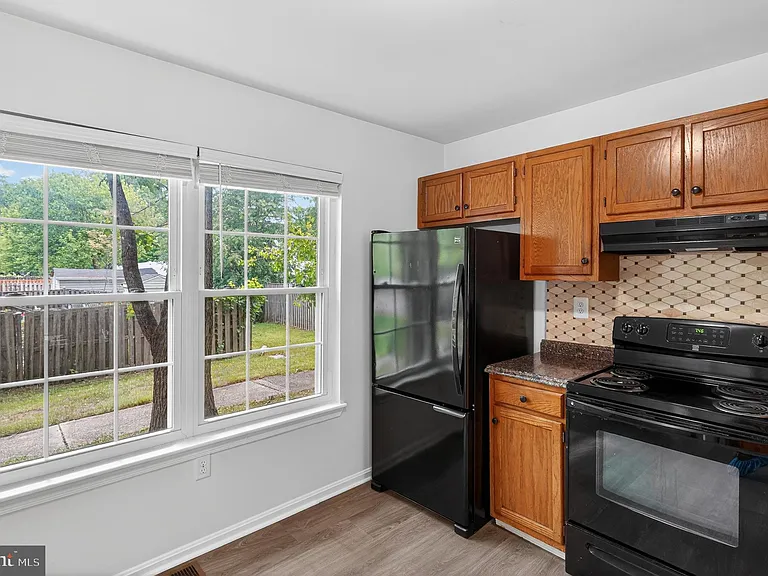 1015 Saint Michaels Dr — Photo 12