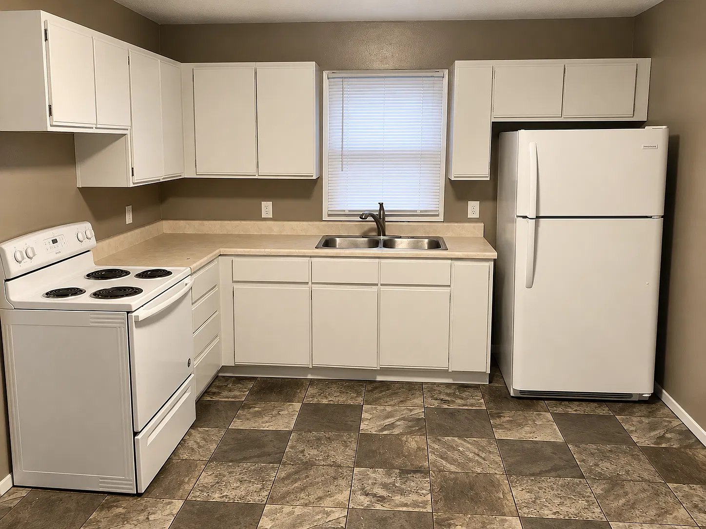2 bed, 800 sqft, $875 — Photo 1