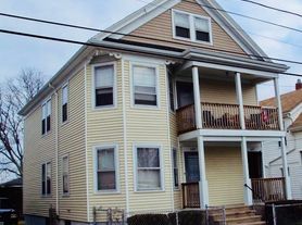 147 Wood St, New Bedford, MA