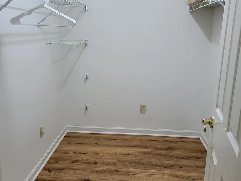 111 Gilford Ter — Photo 32