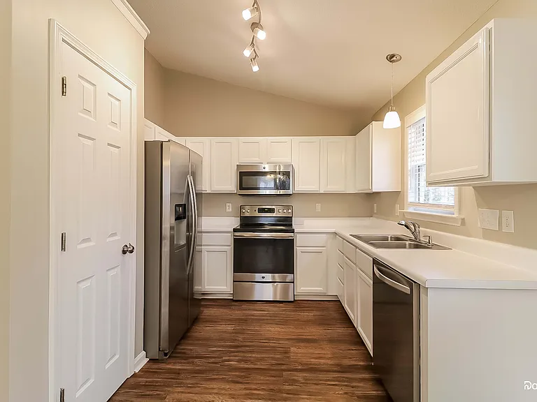 708 Stinson Ave — Photo 3
