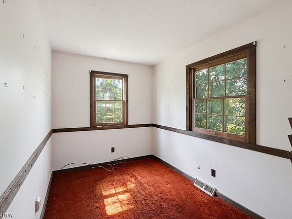 3rd image of 27015 Aurora Rd