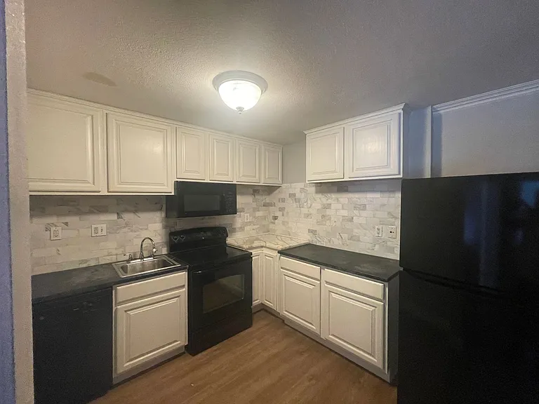 2101 S Josephine St #112 — Photo 3