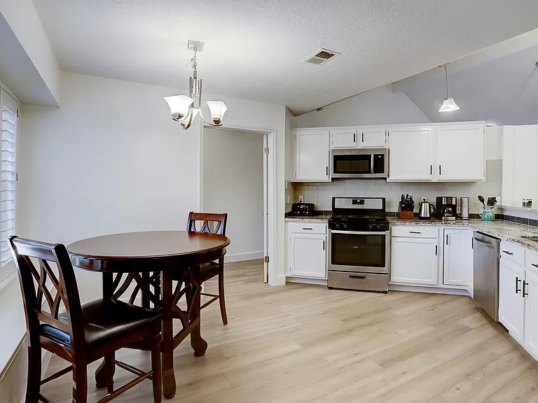6819 Yardley Dr — Photo 4