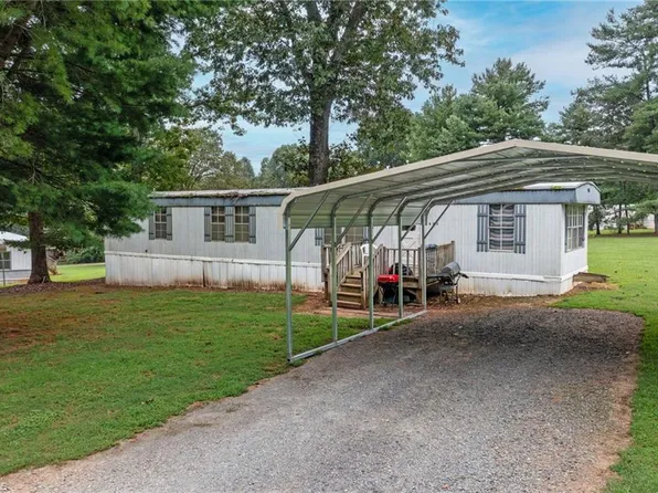 7424 Olin Rd, Pfafftown, NC 27040