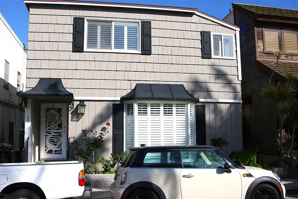 28 S 63rd Pl — Photo 1