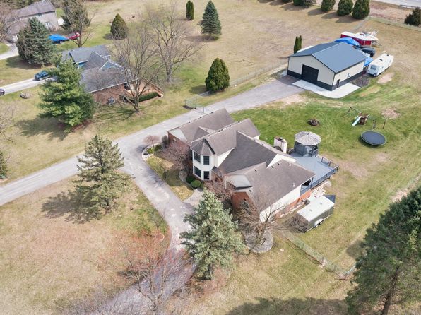 11836 Larkins Rd, Brighton, MI 48114