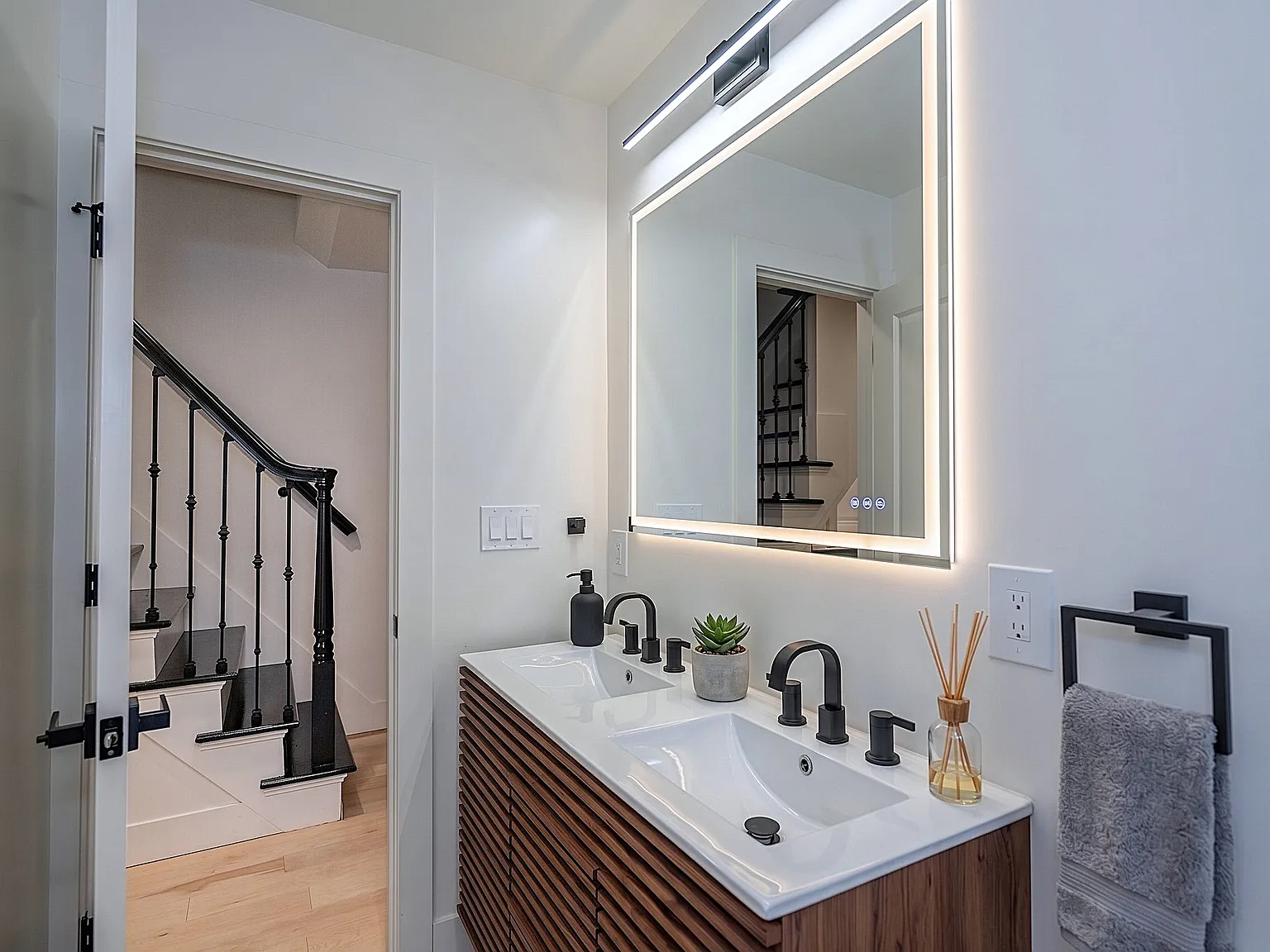 3 bed, 1200 sqft, $3,300 — Photo 3
