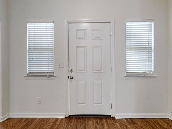 5th image of 1055 Middleton Ln