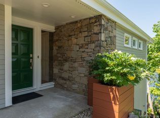 18 Lakeview Cir, Niantic, CT 06357