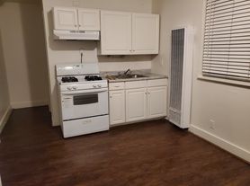 163 W 16th St