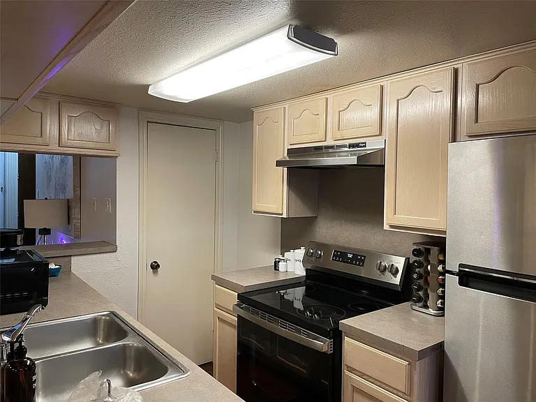 2118 Strand St #207 — Photo 11