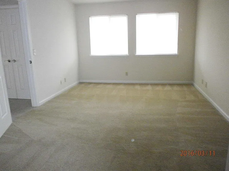 Taylor Way Apartments — Photo 11