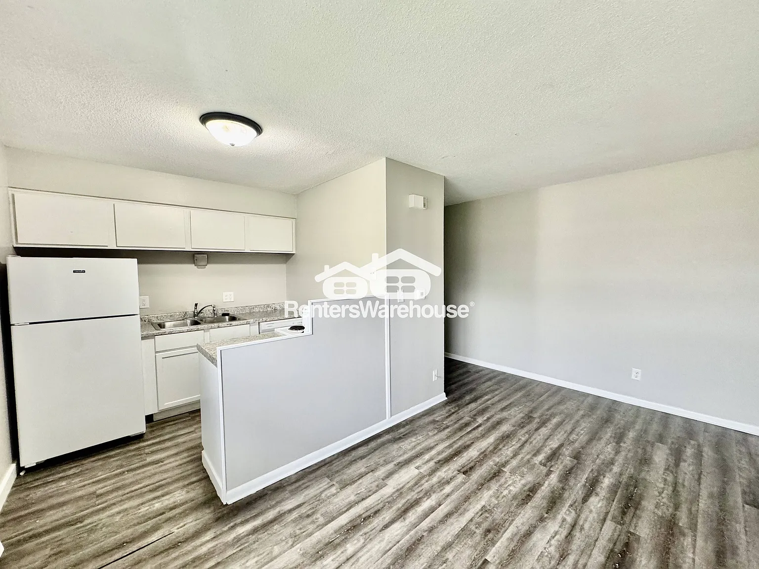 One Bedroom Apartment — Photo 2