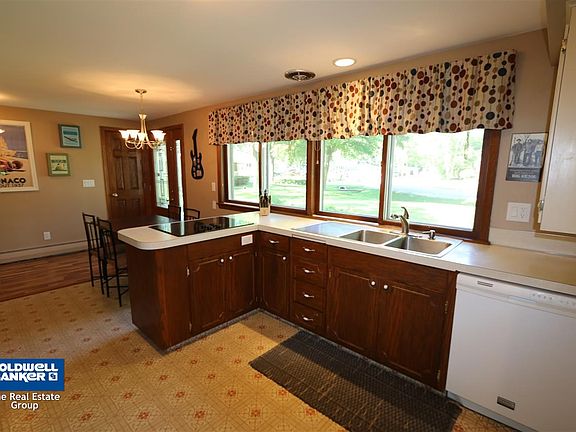 4th image of 2599 Oakcrest Dr