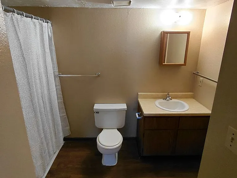 East Terrace Apts — Photo 14