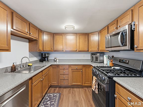 3rd image of 18 Lakewood Road