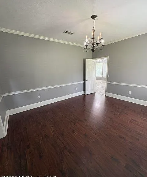 1042 N Azalea Dr — Photo 3