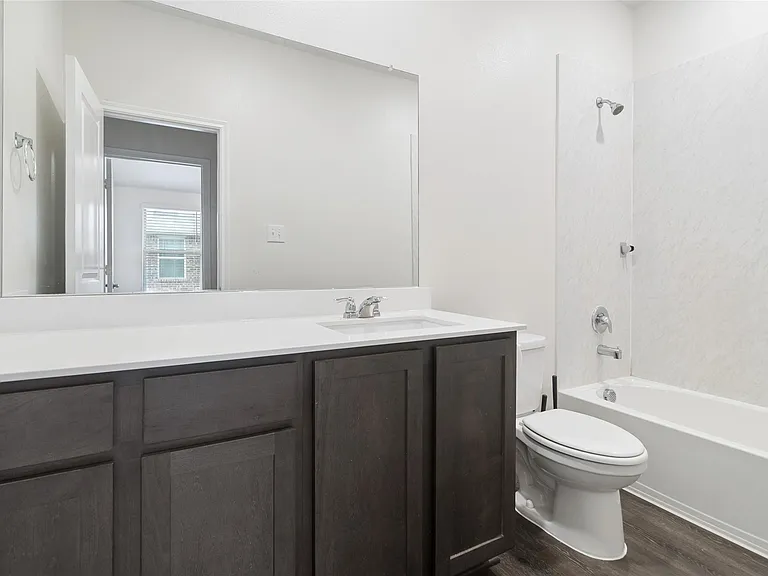 Shared bath for secondary bedrooms