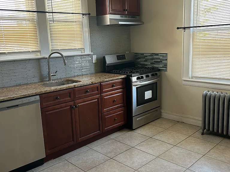 70 Cedar Ave #2 — Photo 4