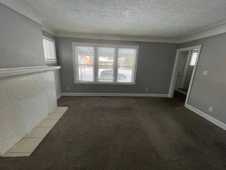15855 Sorrento St — Photo 3