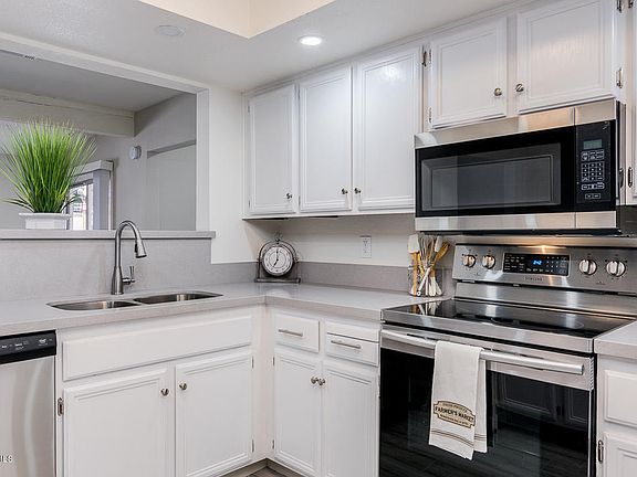 4th image of 26609 S Shumaker Dr