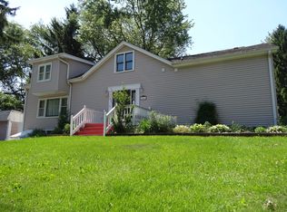 1081 Country Club Rd, Lake Zurich, IL 60047