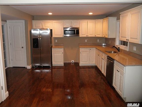 4th image of 15 Audrey Ln