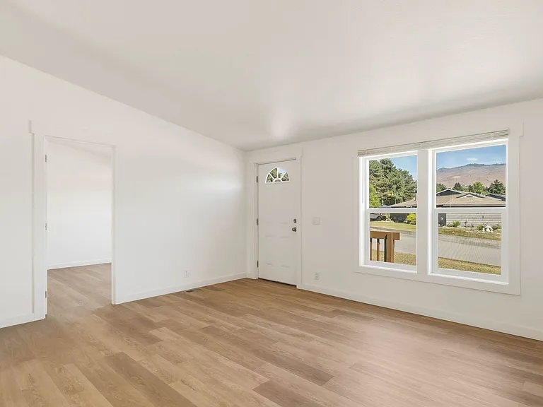2474 Lemaister Ave — Photo 4