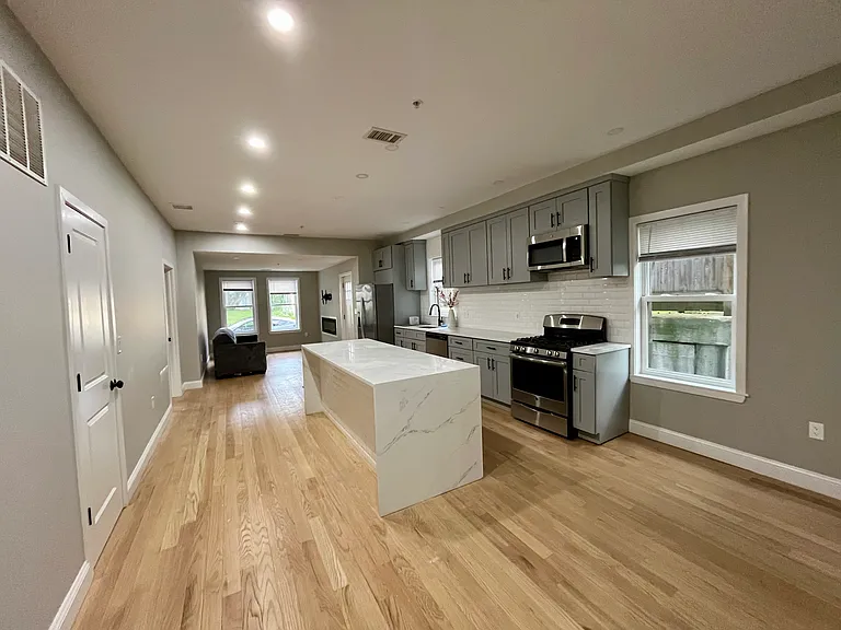 11 Radford Ln #1 — Photo 3