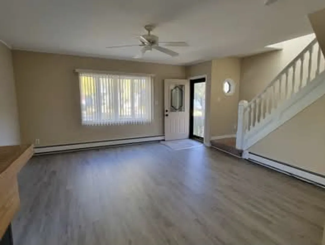 3 bed, 1800 sqft, $2,200 — Photo 4