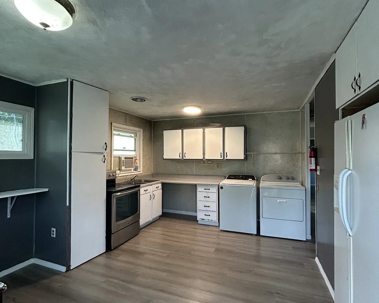 3 bed, 960 sqft, $1,600 — Photo 2