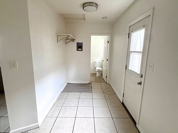 5th image of 416 1/2 N School St #3