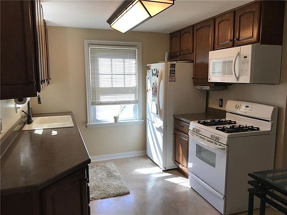 5th image of 3005 Hazelhurst Ave