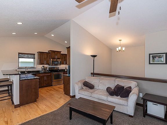 5th image of 770 Pheasant Ln