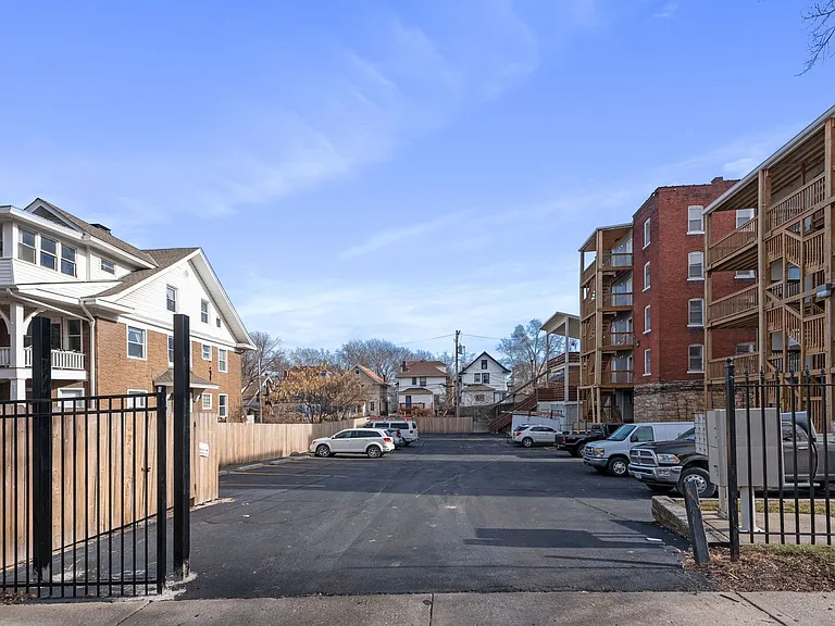 1412-1414 W 39th St — Photo 3