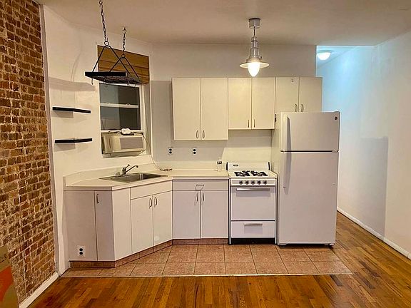 2nd image of 711 Carroll St