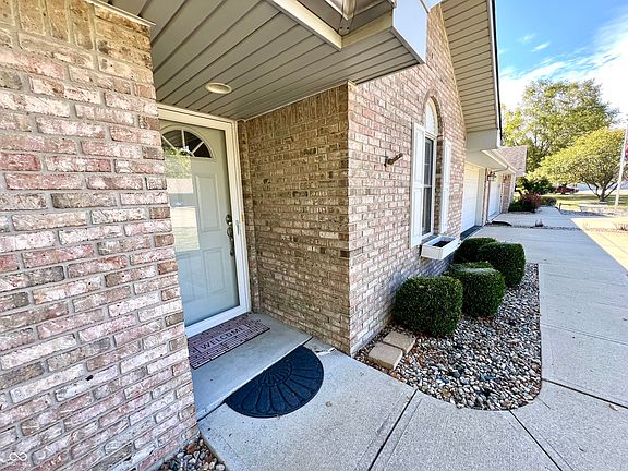 3rd image of 2310 Ivy Dr