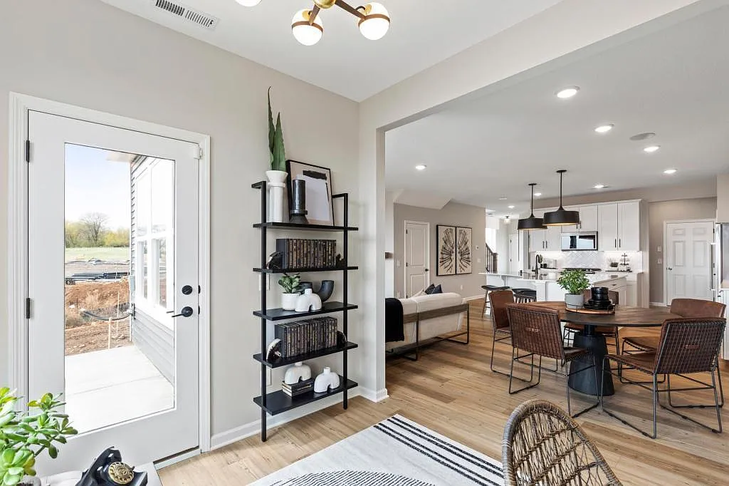 3 bed, 2.5 bath, 1964 sqft, $3,795 — Photo 3