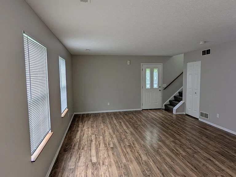 873 Kerns Dr NE — Photo 4