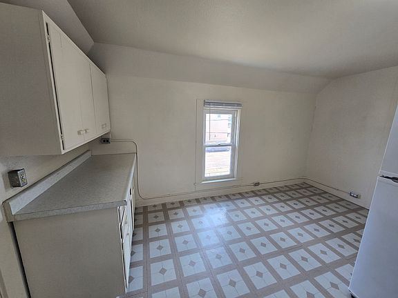 3rd image of 1122 Omaha St