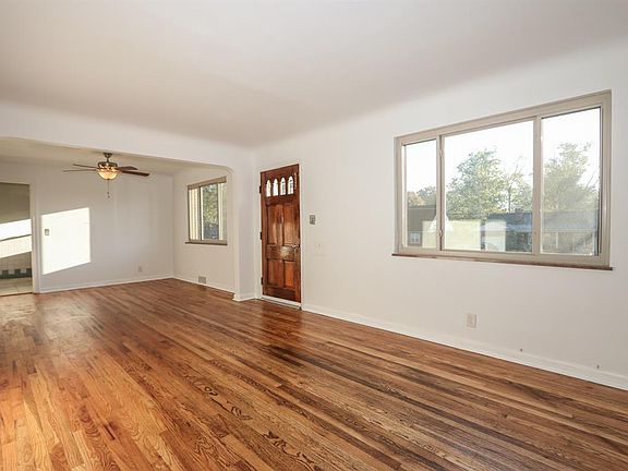 3rd image of 7239 Berwood Dr