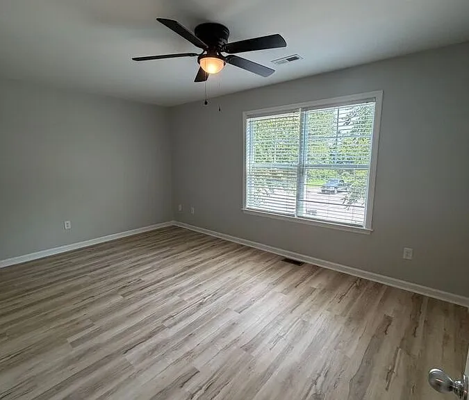 1033 Masons Place Cir #B — Photo 18