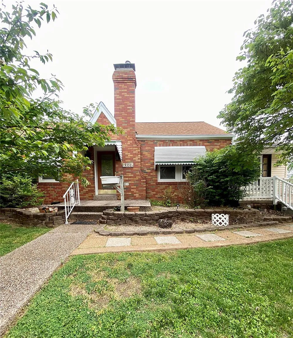 9352 Brenda Ave photo 1
